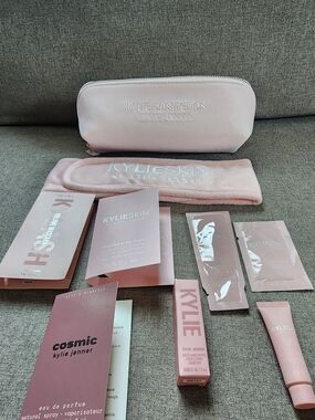 KYLIE COSMETICS Pink Travel Pouch & Skincare Set